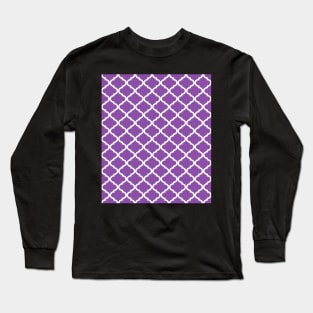 Plum Purple and White Quatrefoil Lattice Pattern Long Sleeve T-Shirt